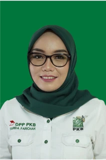 Moviy koylakda sikilgan Qora mushukning yaqindan pornografik fotosuratlari