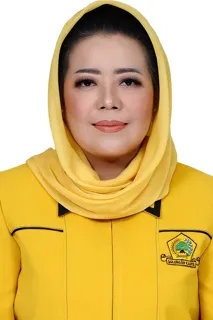 U siydi va uni yalashimga ruxsat berdi U siydi va uni yalashimga ruxsat berdi